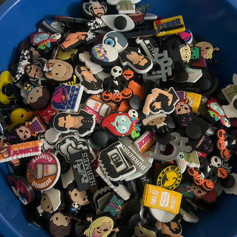 Lot of 100 Random Jibbitz